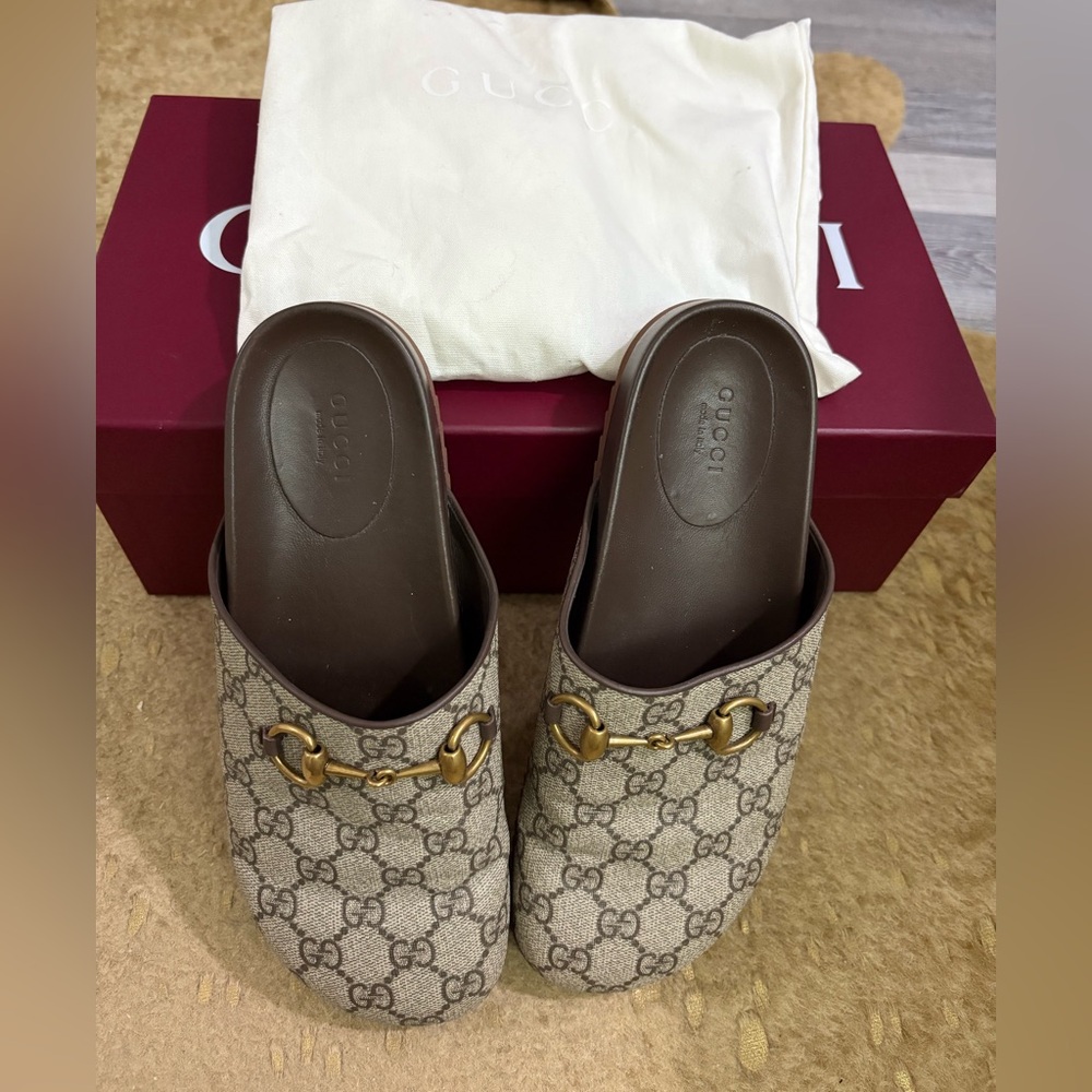 Gucci signature mule with horsebit Gently worn
